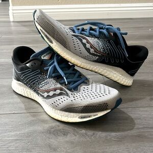 Saucony Men's Freedom 3 Sz 11.5. Brand new no box. Little sun damage on sole.